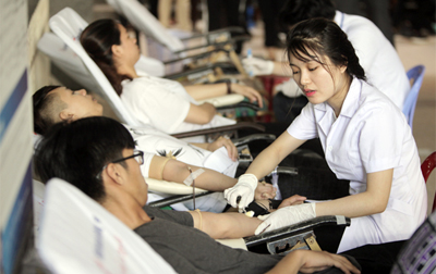 Hàng trăm Sinh viên DTU Hiến máu Nhân đạo