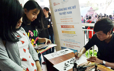 DTU tham gia Ngày hội Văn hóa Dân gian tại Trường THPT Trần Phú