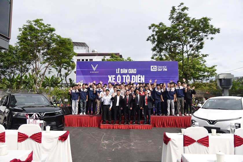 Đại học Duy Tân tiếp nhận ô tô điện VinFast phục vụ giảng dạy và nghiên cứu