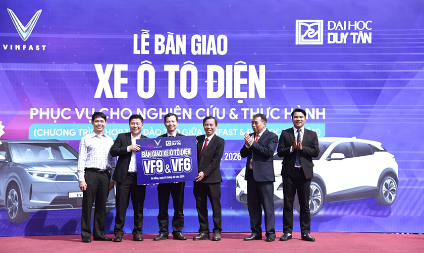 Đại học Duy Tân tiếp nhận ô tô điện VinFast phục vụ giảng dạy và nghiên cứu