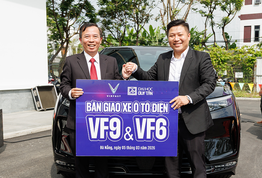 VinFast trao xe VF9 & VF6 cho sinh viên Duy Tân nghiên cứu và thực hành