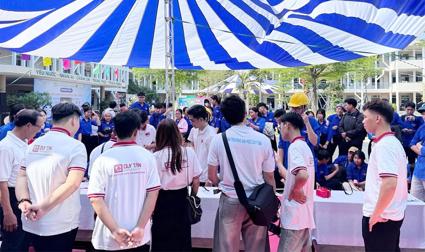 ĐH Duy Tân đồng hành tham gia ngày hội Steam