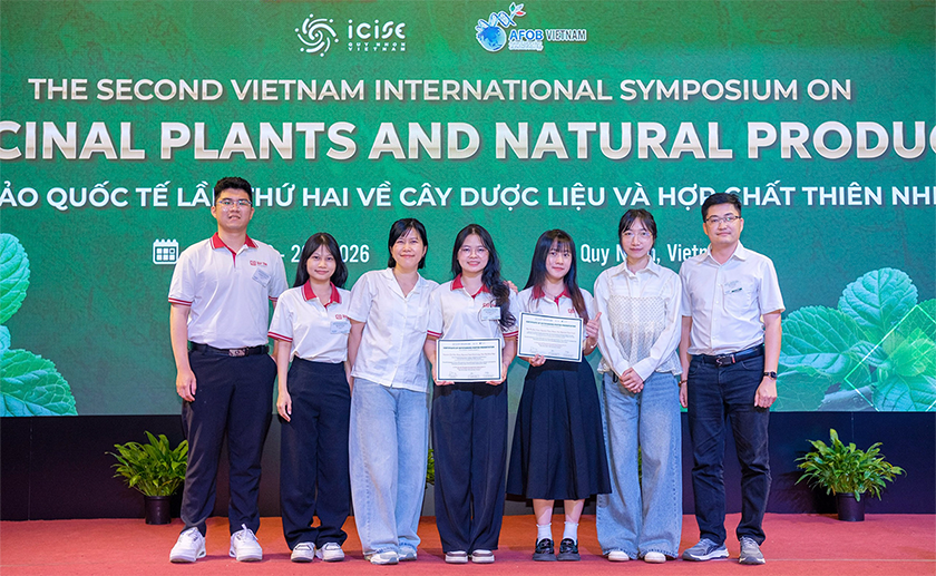 Sinh viên Công nghệ Sinh học của ĐH Duy Tân đạt giải về Sâm Ngọc Linh và Rau má