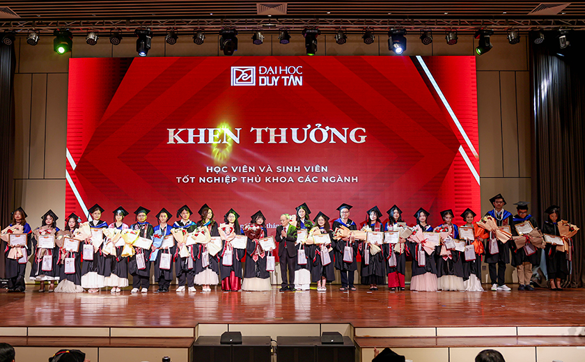 Đại học Duy Tân Trao Bằng Tốt nghiệp 