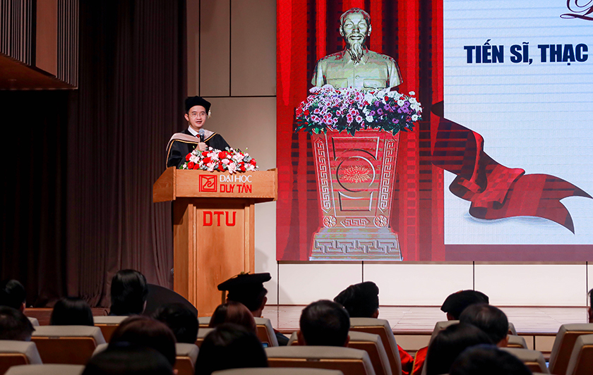 Đại học Duy Tân Trao Bằng Tốt nghiệp
