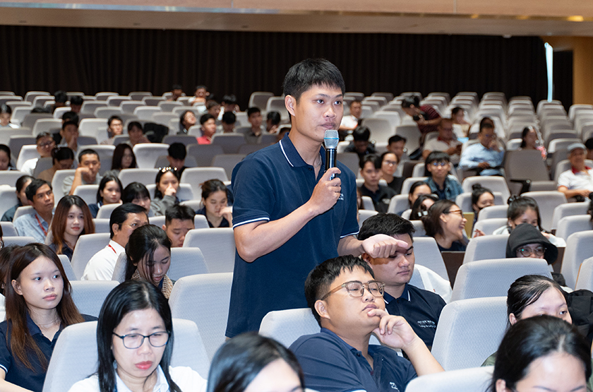 Khởi động Hành trình Phổ cập AI cho 100.000 người Việt ở miền Trung tại Đại học Duy Tân