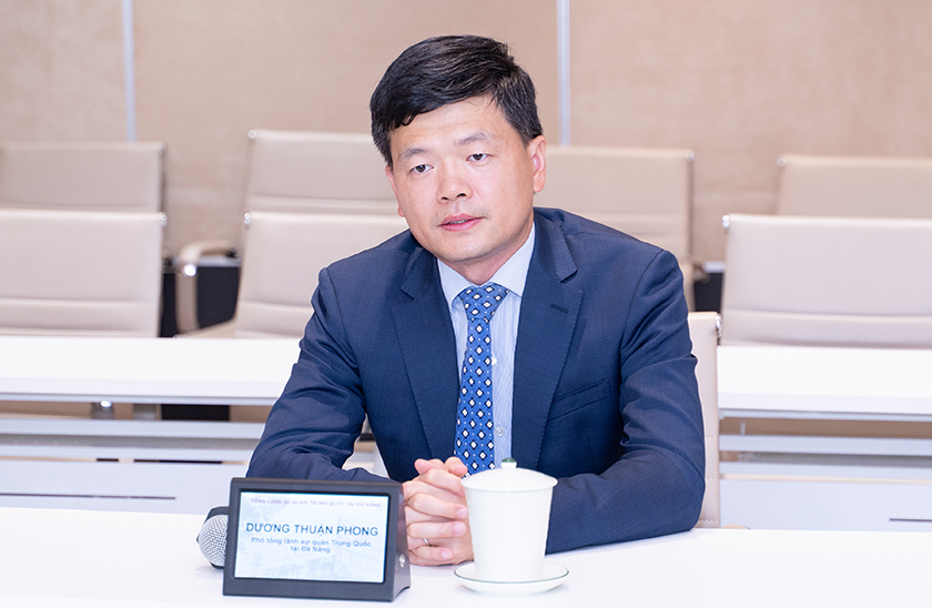 Phó Tổng Lãnh sự Trung Quốc tại Đà Nẵng đến thăm và làm việc lại Đại học Duy Tân