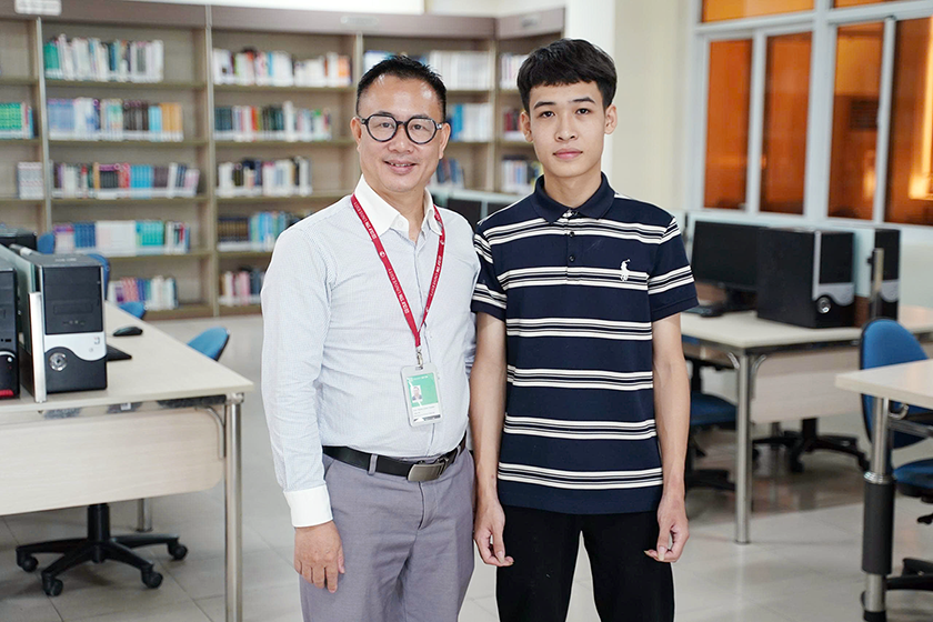 DTU trao Học bổng Toàn phần cho tân sinh viên mất cả ba mẹ trước ngày vào ĐH