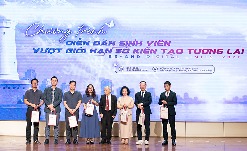 Diễn đàn “Sinh viên vượt giới hạn số” - Khởi động Cuộc thi Sinh viên Kinh doanh số 2026 tại Đại học Duy Tân