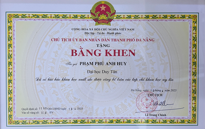 TS. Phạm Phú Anh Huy cùng học trò gieo tri thức