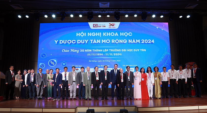 Hội nghị Khoa học Y Dược Duy Tân 2024 về Y Dược Công nghệ cao trong Kỷ nguyên mới 638636296245489817-y3