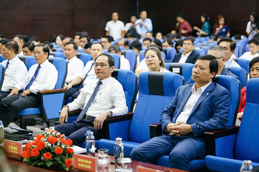 Nhi?u Cán b? Nghiên c?u và Gi?ng viên c?a DTU du?c Thành ph? Ðà N?ng khen thu?ng trong ho?t d?ng Khoa h?c, Công ngh?