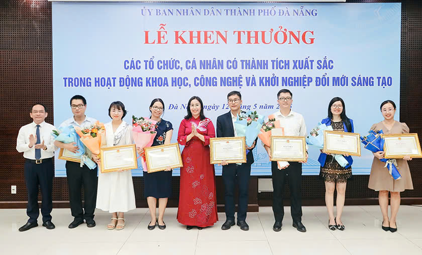 Nhi?u Cán b? Nghiên c?u và Gi?ng viên c?a DTU du?c Thành ph? Ðà N?ng khen thu?ng trong ho?t d?ng Khoa h?c, Công ngh?
