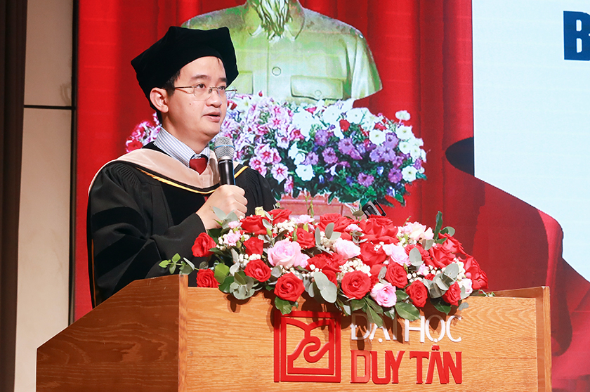 Đại học Duy Tân Tổ chức Lễ Trao Bằng Tốt nghiệp trình độ Đại học năm học 2024 - 2025