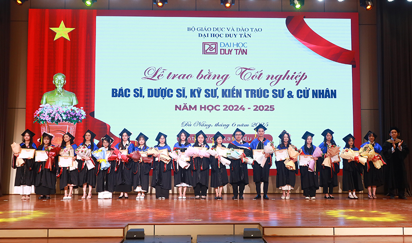 Đại học Duy Tân Tổ chức Lễ Trao Bằng Tốt nghiệp trình độ Đại học năm học 2024 - 2025