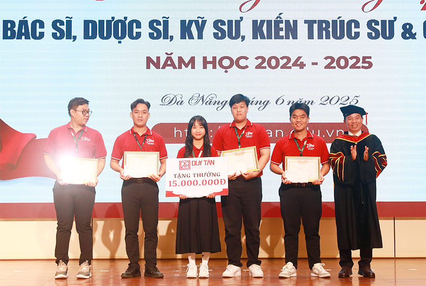 Đại học Duy Tân Tổ chức Lễ Trao Bằng Tốt nghiệp trình độ Đại học năm học 2024 - 2025