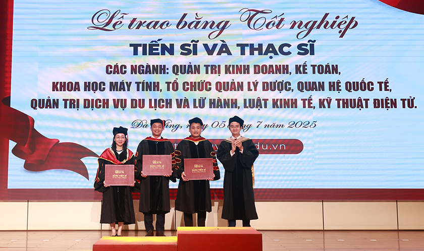 Lễ Trao Bằng Tiến sĩ và Thạc sĩ Đại học Duy Tân - Dấu ấn của Hành trình Học tập và Nghiên cứu không ngừng