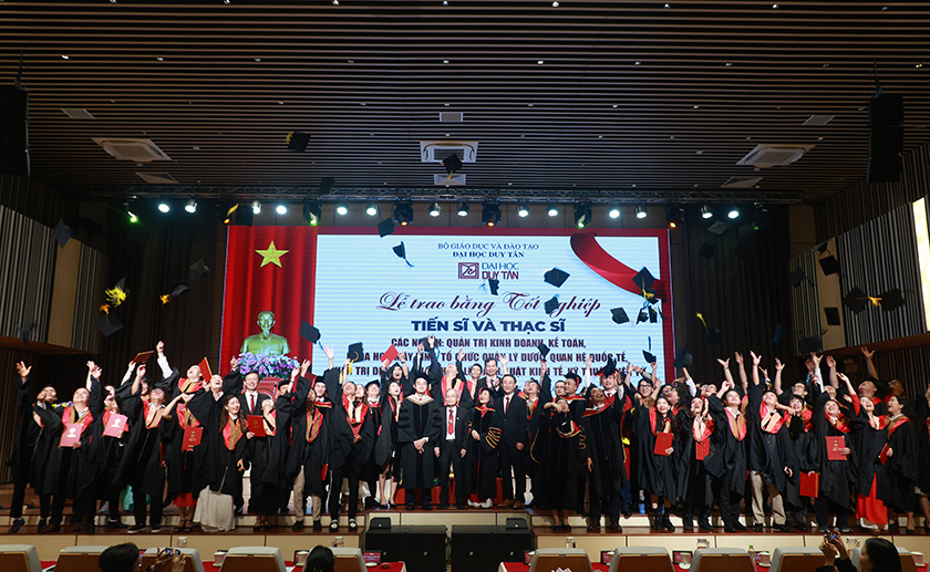 Lễ Trao Bằng Tiến sĩ và Thạc sĩ Đại học Duy Tân - Dấu ấn của Hành trình Học tập và Nghiên cứu không ngừng