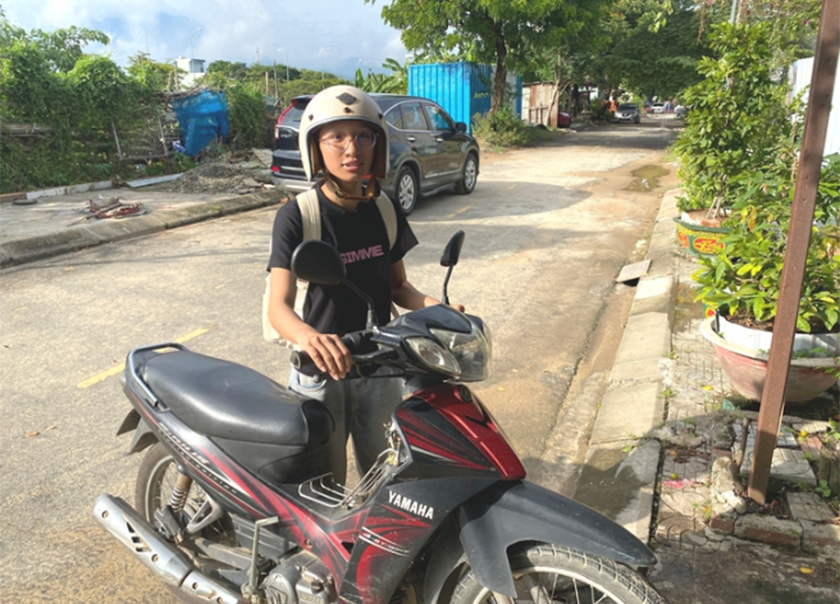 Đại học Duy Tân miễn phí 4 năm học, nhiều bạn đọc tiếp sức sinh viên Hà Bảo Châu mồ côi cha mẹ