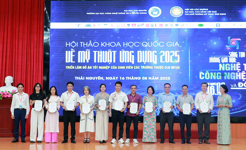 Đồ án tốt nghiệp của sinh viên thiết kế đồ họa ĐH Duy Tân giành giải 'Triển vọng số'