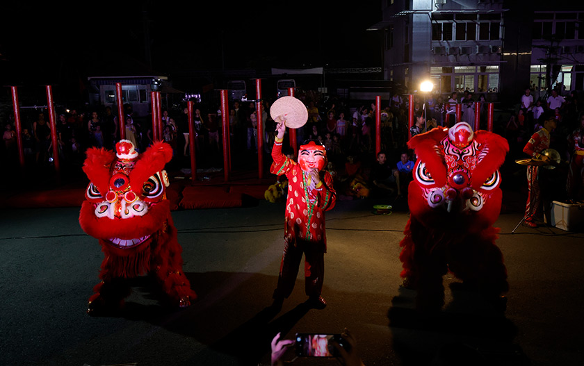 Đêm hội Trăng rằm 2025 rực rỡ sắc màu tuổi thơ tại Đại học Duy Tân