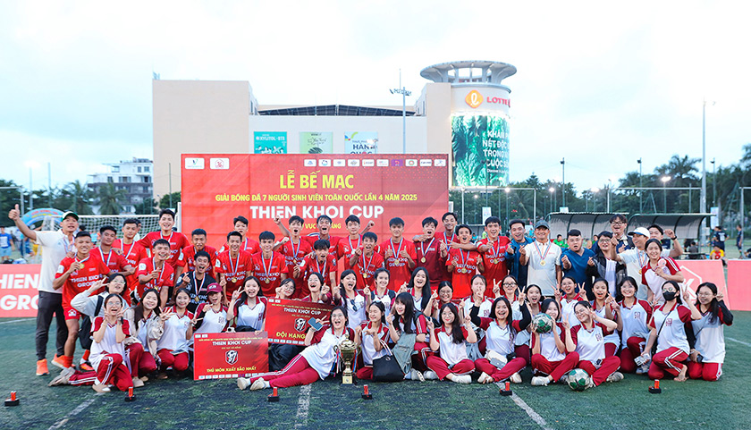 Đội bóng đá Đại học Duy Tân vô địch SV7 Thiên Khôi Cup khu vực Đà Nẵng 2025