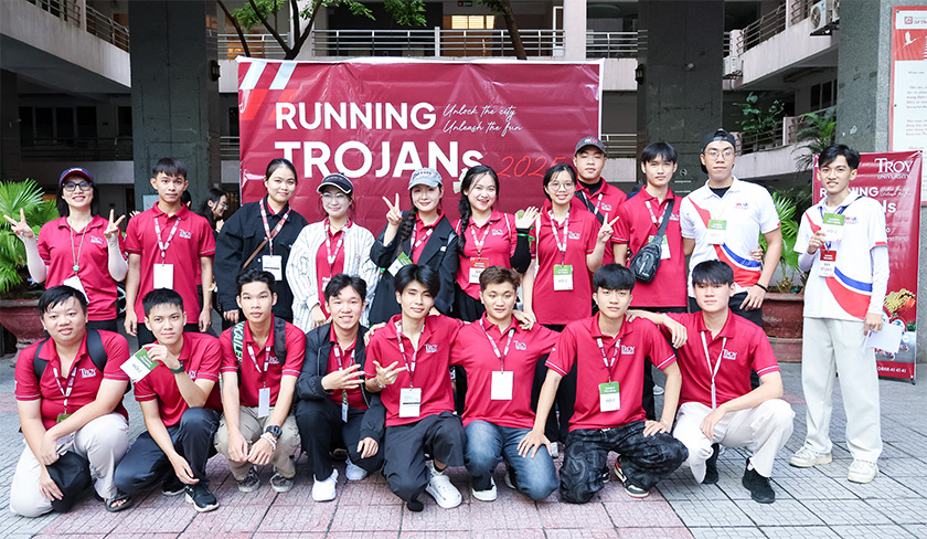 Running Trojans 2025 - Tràn d?y nang lu?ng cùng Sinh viên Chuong trình Troy, ÐH Duy Tân