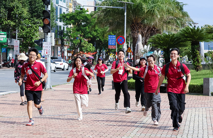 Running Trojans 2025 - Tràn d?y nang lu?ng cùng Sinh viên Chuong trình Troy, ÐH Duy Tân