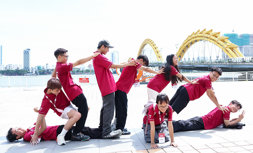 Running Trojans 2025 - Tràn d?y nang lu?ng cùng Sinh viên Chuong trình Troy, ÐH Duy Tân