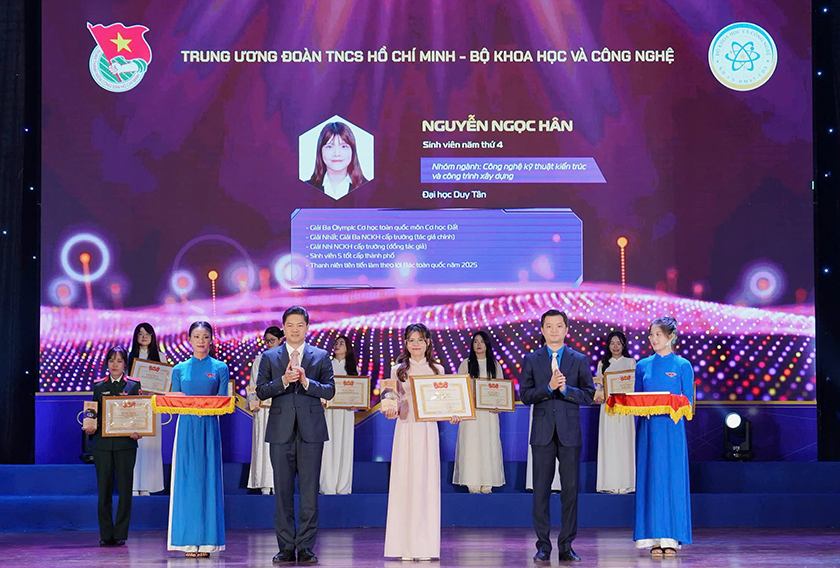 Nữ sinh ĐH Duy Tân đạt Giải Nữ sinh Khoa học Công nghệ Việt Nam 2025