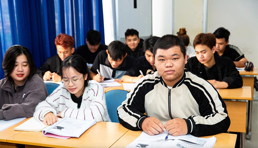 Hồ Dân Chính - Sinh viên ĐH Duy Tân với hành trình đầy nghị lực trên giảng đường