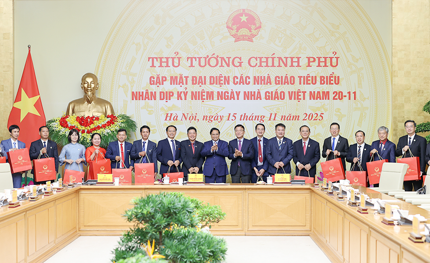 Thủ tướng Chính phủ gặp mặt đại diện các nhà giáo tiêu biểu nhân Ngày Nhà giáo Việt Nam 20/11