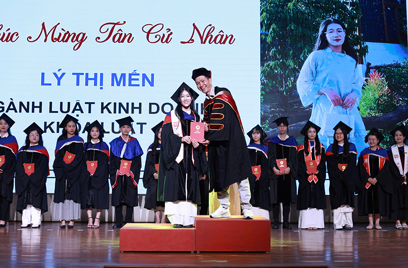 Th? khoa d?u vào 2021 DTU và 'Gi?i thu?ng kép' cu?c thi Hòa gi?i Thuong m?i VN 2025