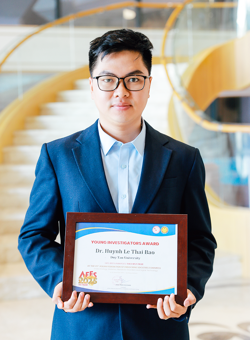 Gi?ng viên Y khoa ÐH Duy Tân d?t gi?i Nh?t Gi?i thu?ng Nhà Nghiên c?u tr? t?i AFES 2025