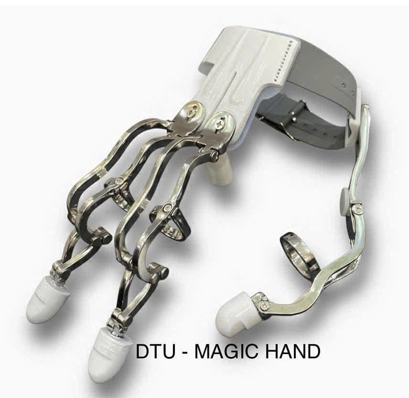 D? án h? tr? ngu?i khuy?t t?t c?a sinh viên ÐH Duy Tân giành gi?i Nhì Hackathon ASEAN 2025