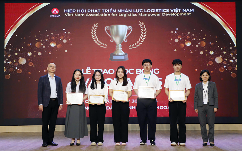 Sinh viên ĐH Duy Tân nhận Học bổng Tài năng VALOMA