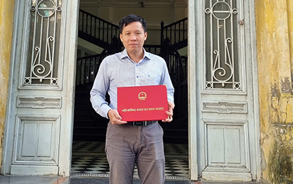 Assoc.Prof. Dr Nguyen Quang Hung of DTU Achieves Title of Professor in Physics in 2024