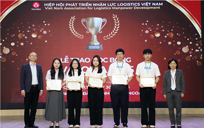 Sinh viên ĐH Duy Tân nhận Học bổng Tài năng VALOMA