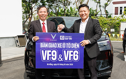 VinFast trao xe VF9 & VF6 cho sinh viên Duy Tân nghiên cứu và thực hành
