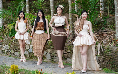 Sinh viên Duy Tân 'nâng tầm' mo cau thành thời trang cao cấp