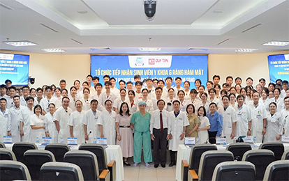 288 sinh viên Đại học Duy Tân thực tập lâm sàng tại Bệnh viện Trung ương Huế