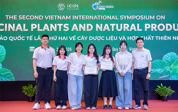 Sinh viên Công nghệ Sinh học của ĐH Duy Tân đạt giải về Sâm Ngọc Linh và Rau má
