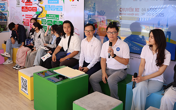 Chuyến xe Hướng nghiệp Đức đến Đại học Duy Tân