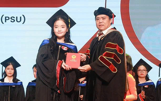 Đại học Duy Tân Tổ chức Lễ Trao Bằng Tốt nghiệp trình độ Đại học năm học 2024 - 2025