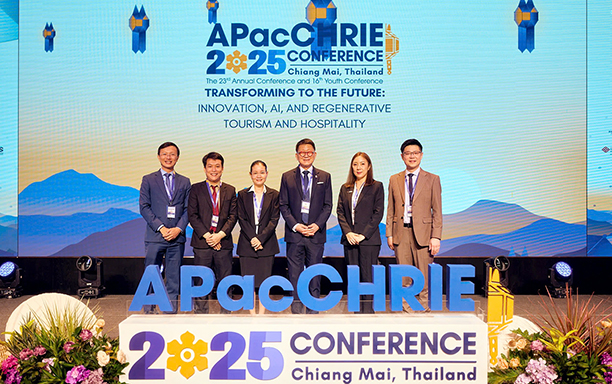 ĐH Duy Tân đăng cai Hội thảo APacCHRIE 2028 và giải Ba Best Paper Award tại Diễn đàn APF-2025