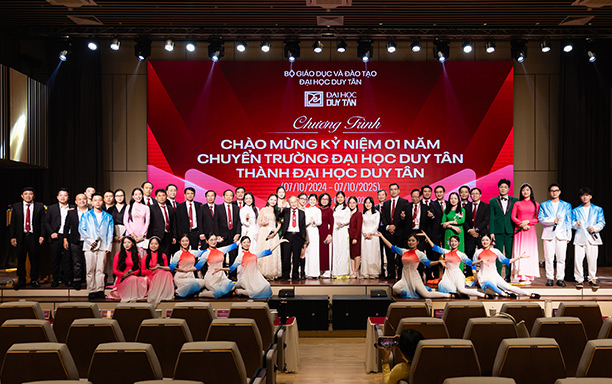 Chào mừng kỷ niệm 01 năm chuyển Trường Đại học Duy Tân thành Đại học Duy Tân