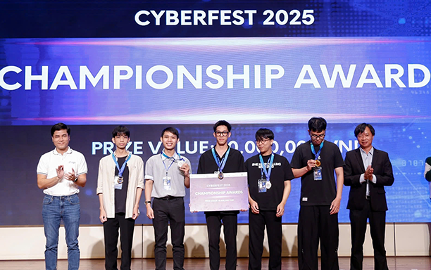 Đại học Duy Tân Vô Địch Hackathon CyberFest 2025