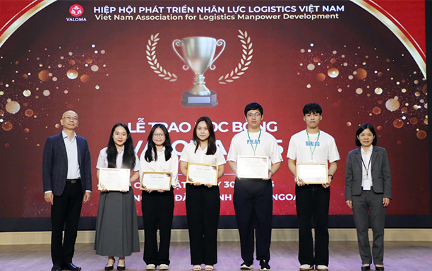 Sinh viên ĐH Duy Tân nhận Học bổng Tài năng VALOMA