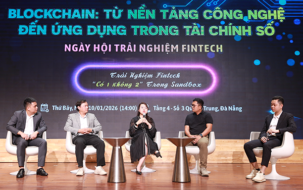 Sinh viên Đại học Duy Tân trải nghiệm các ứng dụng tài chính số hợp pháp