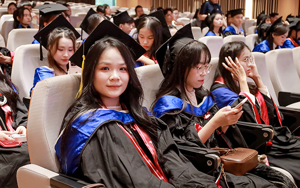 Đại học Duy Tân Trao Bằng Tốt nghiệp cho 3056 Tân Tiến sĩ, Thạc sĩ, Bác sĩ, Dược sĩ, Kỹ sư, Kiến trúc sư và Cử nhân năm học 2025 - 2026
